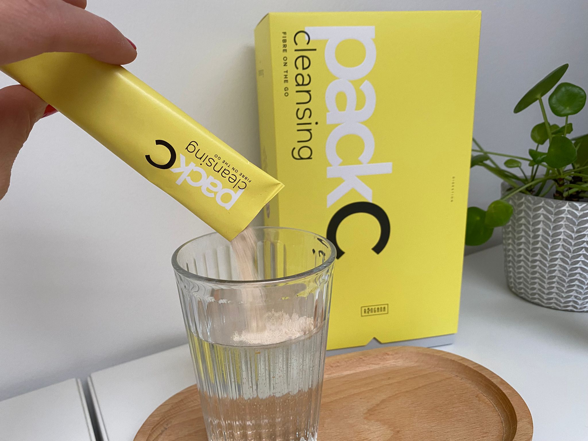 Darmkur Anleitung – Ringana Pack Cleansing Sachet mit Wasserglas am Morgen